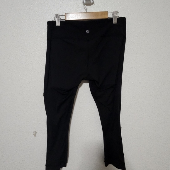 Lululemon cropped leggings see description for sizing - Picture 6 of 15